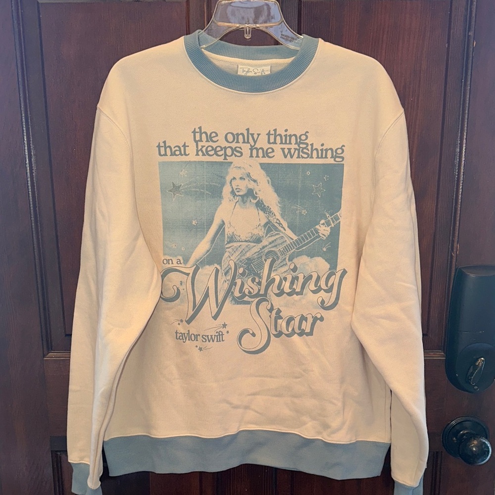 Taylor Swift Wishing Star Graphic Sweatshirt. New medium